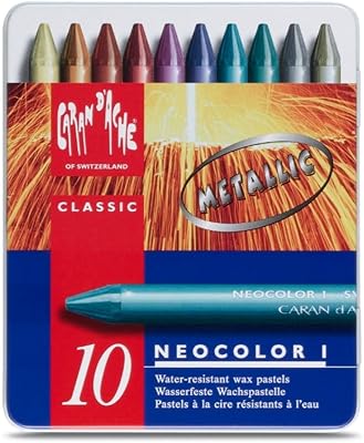 Boîte en métal caran d'ache contenant 10 bougies de couleurs métalliques assorties. Commandez malin, vivez mieux avec Diaytar