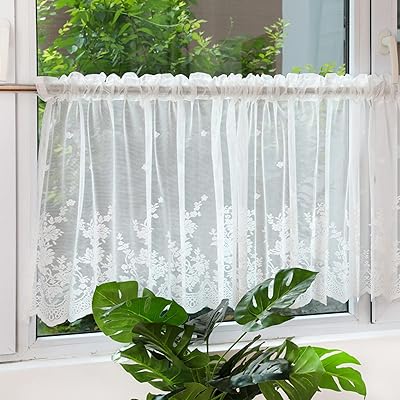 Rideaux de cuisine de style rural, rideaux courts en dentelle blanche filtrant la lumière,