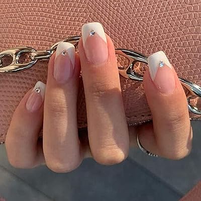 Ongles français en acrylique mi sud au design simple et de couleur blanc