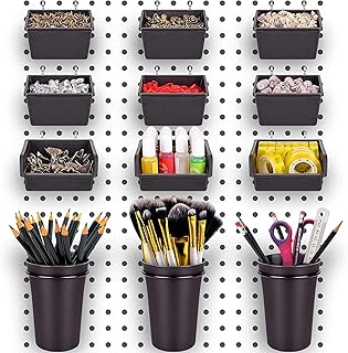 The white shop poubelles en panneaux perforés avec crochets et boucles, assortiment d'accessoires