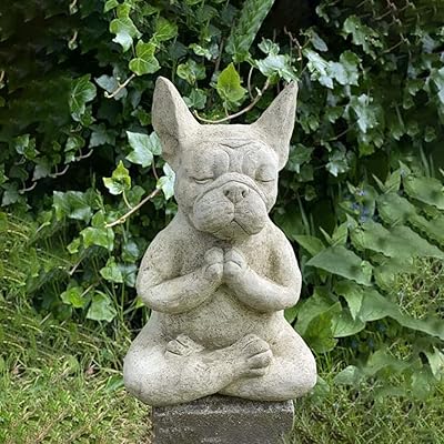 Statue de bouledogue français assis bitsari | style de sculpture de méditation