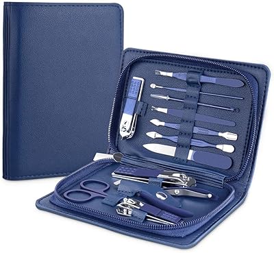 Un ensemble de manucure et pédicure professionnel 12 en 1 et un coupe-ongles