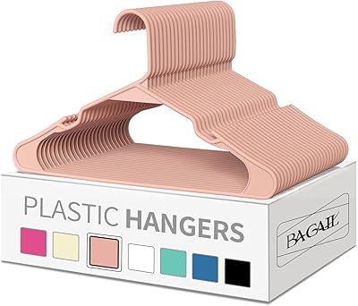 Cintre en plastique standard parfait pour un usage domestique quotidien cintre