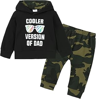 Un ensemble de vêtements à capuche pour jeunes enfants, garçons et filles, composé