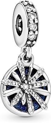 Pendentif en forme de feu d'artifice avec un motif pendant parsemé de pierres de zircone cubiques transparentes et recouvert d'émail bleu, d'argent et de zircone cubiques. Diaytar Sénégal : Large gamme, petits prix, grande satisfaction