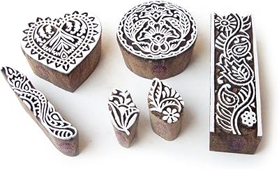 Blocs de bois à motifs décoratifs en forme de cœur et de bordure