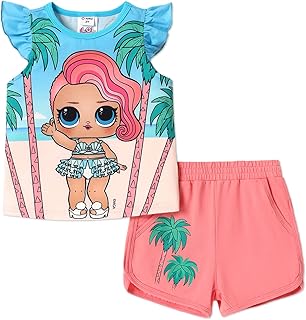 Un ensemble de vêtements pour fille composé d'une blouse à manches courtes