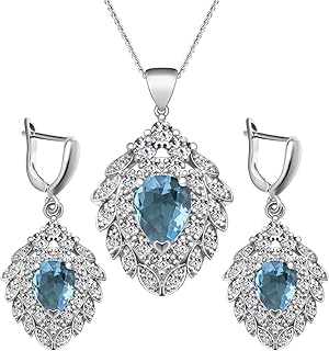 Un ensemble de bijoux composé d'un collier pendentif feuille d'argent, composé d'un pendentif