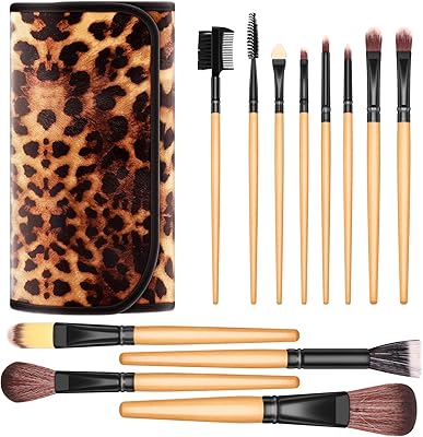 Un luxueux ensemble de pinceaux de maquillage de 24 pièces pour mélanger fond
