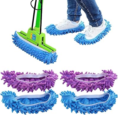 Une paire de couvre-chaussures pour le nettoyage des sols la salle