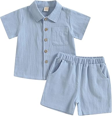 Un ensemble de vêtements d'été pour jeunes garçons composé d'un short en lin