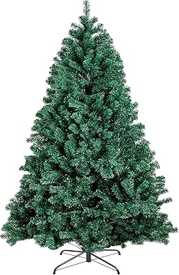 Sapin de noël artificiel avec boules décorées, pommes de pin, dessus en étoile