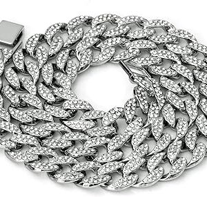 Pendentif et chaîne de style miami avec pierres de zircon de couleur argent ou or pour hommes. Diaytar Sénégal : Votre guichet unique pour tous vos achats