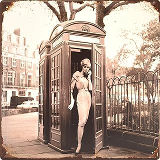 Vintage femmes parlant sur un téléphone public - plaque métallique rétro de dubaï