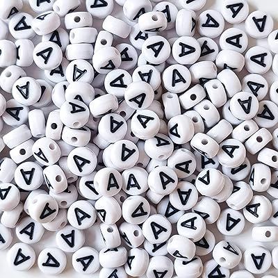 500 pièces de perles rondes blanches de l'alphabet avec la lettre a 7x4mm