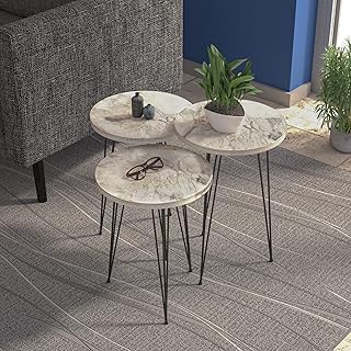 Un ensemble de 3 tables d'appoint gigognes effet marbre, couleur marbre blanc